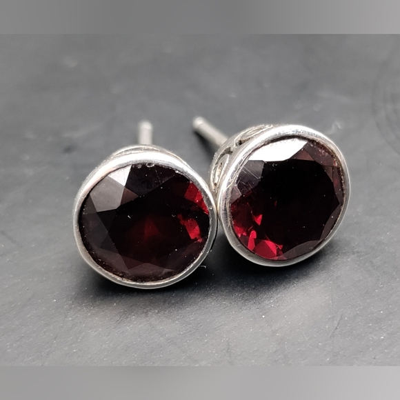 Gorgeously, Gothicly, Garnet. In a Deep Blood Red color.In a Sterling Silver set - Picture 7 of 9